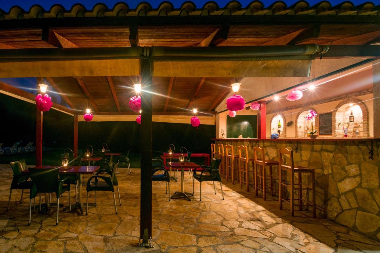 Rivendell Apartments Áno Korakiána Dış mekan fotoğraf