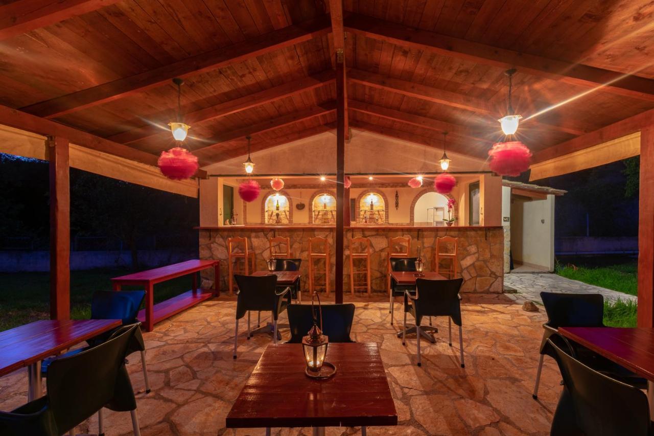 Rivendell Apartments Áno Korakiána Dış mekan fotoğraf